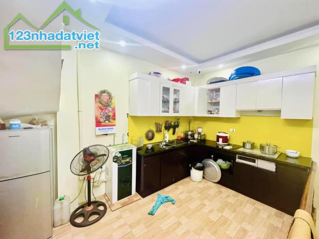 Nhà 5 tầng x 39m, tự xây còn mới, ngõ rộng thoáng, sổ nở hậu, KCBT chắc chắn