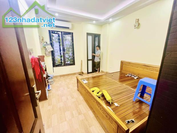 Nhà 5 tầng x 39m, tự xây còn mới, ngõ rộng thoáng, sổ nở hậu, KCBT chắc chắn - 1