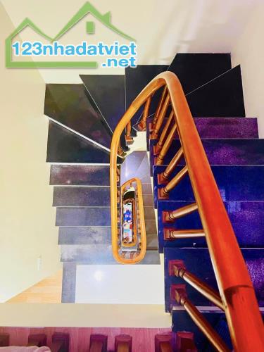 Nhà 5 tầng x 39m, tự xây còn mới, ngõ rộng thoáng, sổ nở hậu, KCBT chắc chắn - 2