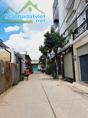 Nhà đẹp mới 5tầng 4x18m, Vip ôtô đậu nhà-Gần mt Lê Văn Quới-Bình tân