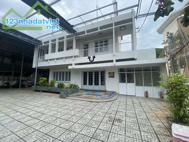 CHO THUÊ KHÁCH SẠN MẶT TIỀN BIỂN BÃI TRƯỚC VŨNG TÀU, DT 1300M2 GIÁ CHỈ 80 TRIỆU/THÁNG