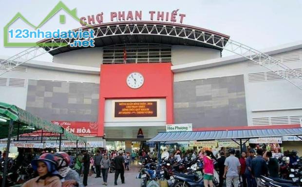 Cần bán kios căn góc 2 mặt tiền đường lớn ngay Chợ lớn Phan Thiết - 2