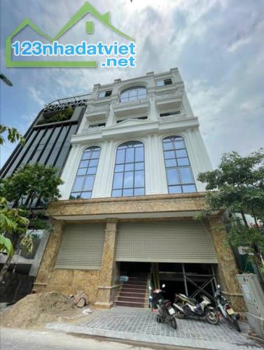 Bán tòa nhà Building mặt phố Hoàng Ngân Dt 360m2 x 9 tầng, Mt 12.5m. Giá 210 tỷ