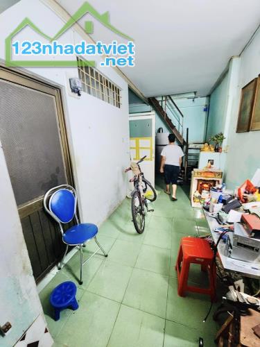 Bán nhà mặt tiền KD hã chào 4 tỷ, Đồng Đen, P11, Tân Bình, 170m2, 2 tầng, giá rẻ. - 1