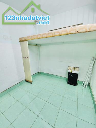 Bán nhà mặt tiền KD hã chào 4 tỷ, Đồng Đen, P11, Tân Bình, 170m2, 2 tầng, giá rẻ. - 2