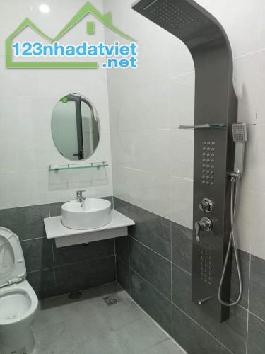 Nhà 2 mặt tiền 2 lầu sr hoàn công 2.8 tỷ - 3