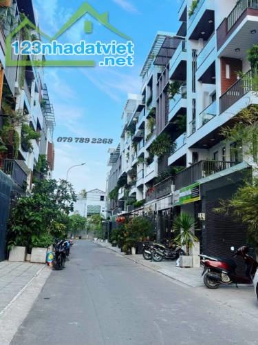 NHÀ MỚI XÂY 5 TẦNG HIỆN ĐẠI- SÁT KĐT VẠN PHÚC - XE HƠI ĐẬU TRONG NHÀ