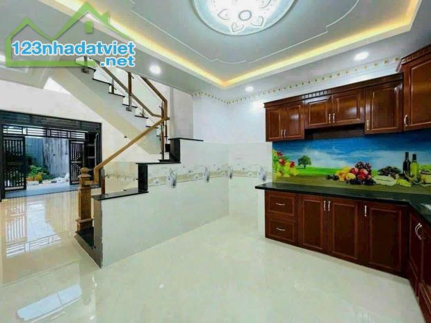 BÁN NHÀ 63M2, 3 TẦNG, Ô TÔ VÀO NHÀ, CHỈ NHỈNH 4 TỶ- HIỆP THÀNH QUẬN 12 - 3