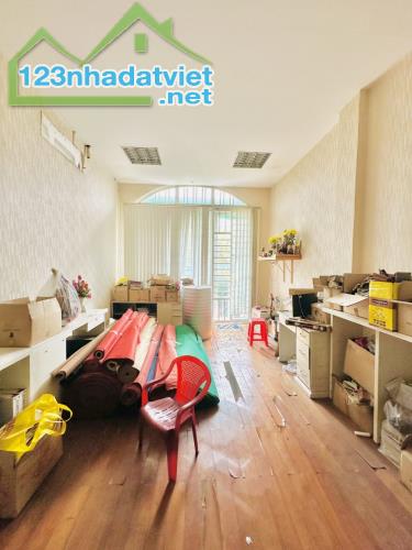 Mặt Tiền Đường Võ Văn Kiệt, Phường Nguyễn Thái Bình, Quận 1, 72m2, Ngang 4m. - 1
