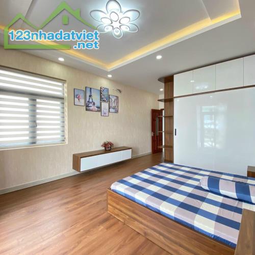 BÁN GẤP NHÀ LÔ GÓC HẺM XE HƠI, HOÀNG HOA THÁM, TÂN BÌNH, 80 M2, CHỈ 7.75 TỶ