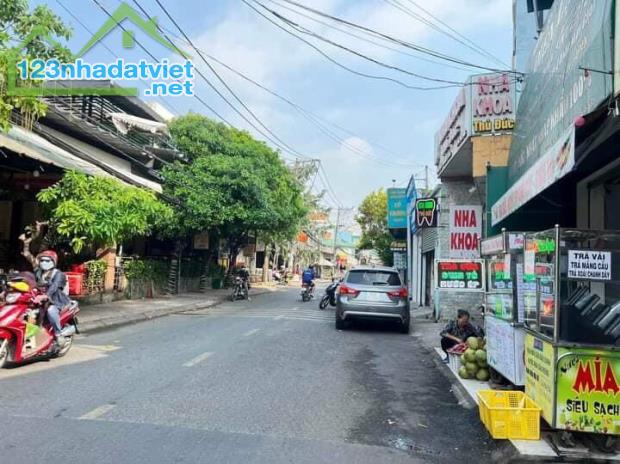 Cần bán căn nhà MT kinh doanh. Đường 7, P. Linh Trung, dt 180 m² giá MT kinh doanh - 4