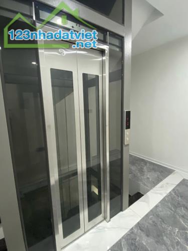 BÁN NHÀ XÂY MỚI PHỐ NGUYỄN VĂN CỪ,GARA + THANG MÁY,61M X 5 TẦNG. - 1