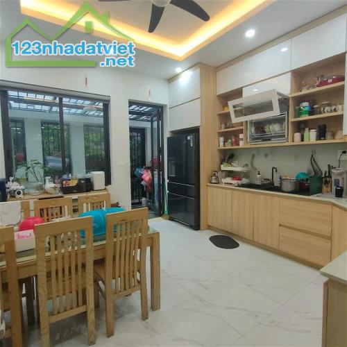 Cần bán gấp nhà phân lô Hoàng Quốc Việt 100m2, 5T, thang máy, ô tô tải tránh, ô tô vào nhà - 4