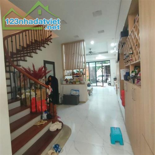 Cần bán gấp nhà phân lô Hoàng Quốc Việt 100m2, 5T, thang máy, ô tô tải tránh, ô tô vào nhà - 3
