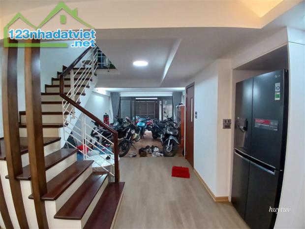 Giảm 3 tỷ. Cần bán nhà phân lô phố Phùng Chí Kiên 80m2, 4T, nhà mới,ô tô vào nhà - 2