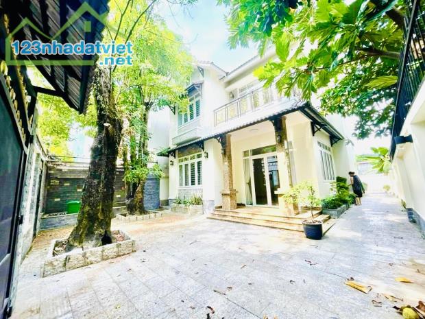 Bán Biệt Thự Sân Vườn Thảo Điền,Quận 2.DT:332M2 (12mx29m) Trệt,Lầu,Áp Mái-Giá Chỉ 165tr/m - 1