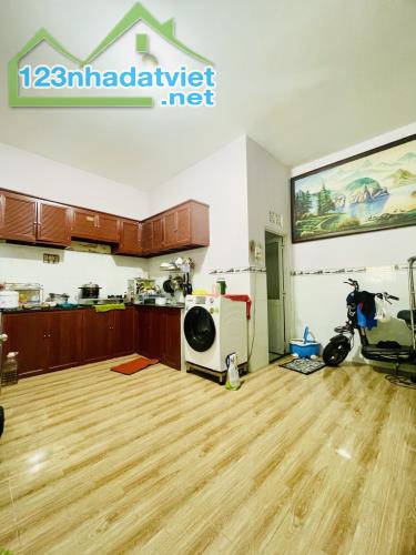 BÁN 🏠 ĐẸP - HIỆN ĐẠI -  TX - Q12 - HẺM OTO VỚI  👉92M2 GIÁ CHỈ 👉 3❎TỶ.👈 - 2