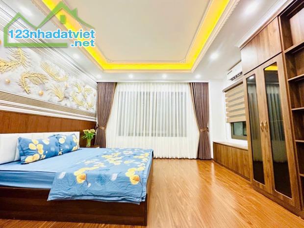 Độc Hiếm Nguyễn Khang 42m x 4T ,ngõ thông  gần phố, tặng nội thất, ở ngay, 8,3 tỷ