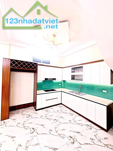 Bán nhà ngõ 262 Nguyễn Trãi, 3 bước ra phố, nhà dân xây full nội thất về ở ngay, 39m2*6T. - 1