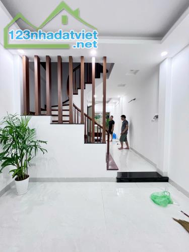 Oto đỗ cửa phố Lê Trọng Tấn-Q. Thanh Xuân 40m2 *5 tầng 10.9 tỷ- 10m ra oto tránh