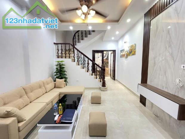 nhà  phố Giáp Nhị ,40 m2,trung tâm quận Hoàng Mai 5 m ra ô tô,ô chờ thang máy, 5 PN giá nh