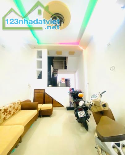 L25-Hoàng Diệu, gần Chợ Dt50m2, 2t, 3 pn, kiên cố, 2 tỷ 450 có tl, 0961 375 496