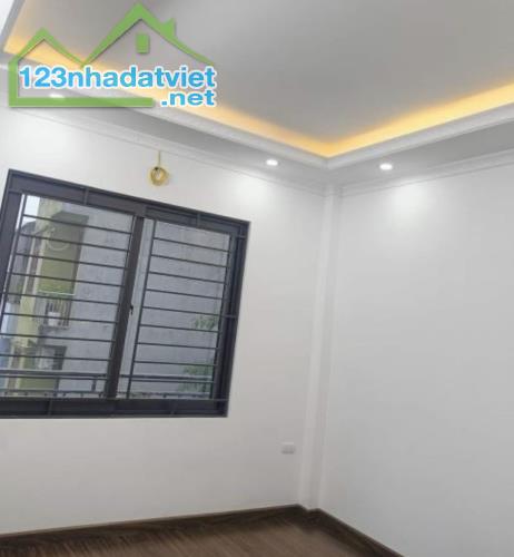 Nhà mới ở ngay, ngõ nông, gần ô tô tránh Tam Hiệp Thanh trì DT 30 x5 tầng giá rẻ chỉ 3.98