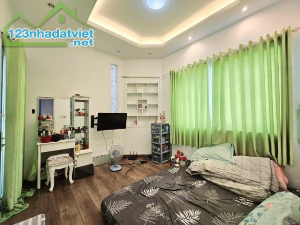 Gấp bán nhà 5 tầng, 45m2, ngay CC Phạm Viết Chánh, chỉ 7.7 tỷ, giáp Quận 1.