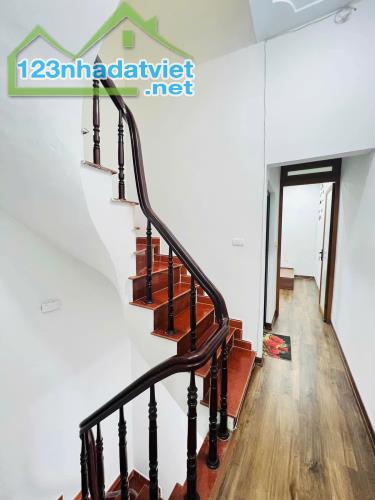 👉 BÁN NHÀ PHÂN LÔ VTP Ô TÔ VÀO NHÀ, NỘI THẤT VIP, CÁCH ĐƯỜNG CHÍNH 30M, DT 35X5 TẦNG - 5