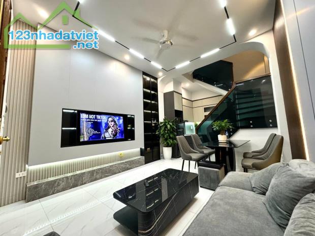 Bán nhà đẹp Phương Canh, phố Trịnh Văn Bô 36M 5 Tầng, 4p ngủ, ô tô đỗ gần 4.5 tỷ - 5