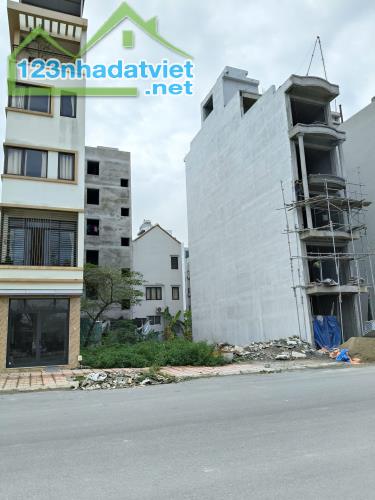 Bán đất tái định cư Ngọc Thụy 70m2 kinh doanh ô tô tránh đối diện vườn hoa. - 2