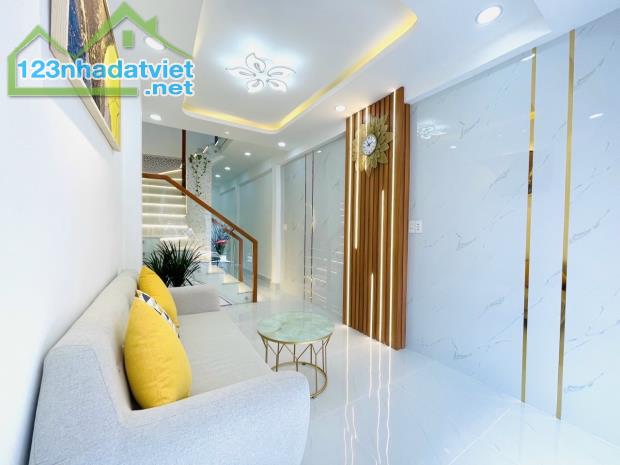 Kẹt Tiền bán gấp nhà Quận 12, DTSD 120M2, đúc BTTCT kiên cố - Giá 2 tỷ 5