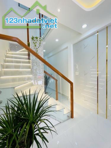 Kẹt Tiền bán gấp nhà Quận 12, DTSD 120M2, đúc BTTCT kiên cố - Giá 2 tỷ 5 - 1