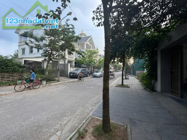 BÁN BIỆT THỰ NGUYÊN KHÊ 216M2 MT12M GIÁ RẺ NHẤT KHU 95TR/1M2 - 1