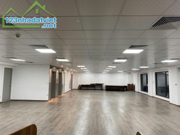 Cho Thuê Văn Phòng 120m2 Mặt Phố Đội Cấn, Ba Đình - 26 Triệu/Tháng. Có chỗ để Ô TÔ - 2