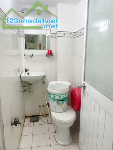 Nhà 2 tầng hẻm thông đường Phạm Thế Hiển P6Q8. Giá 2,28 tỷ TL - 3