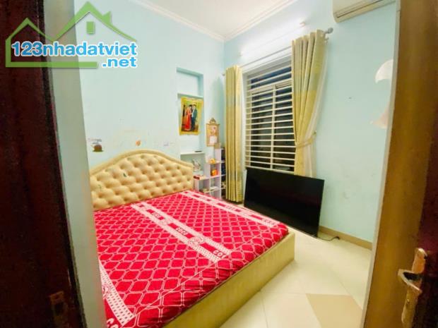 NHÀ ĐẸP ĐẠI LINH 57M2X3T, MẶT TIỀN 7M, Ô TÔ NGÕ THÔNG, NỘI THẤT XỊN , GIÁ CHỈ 7.7 TỶ TL