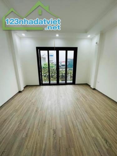 Oto 7 chỗ vào nhà 40m2*6T 10.8 tỷ ngõ 143 Nguyễn Chính- cạnh KĐT Ao Sào- Q. Hoàng Mai - 2