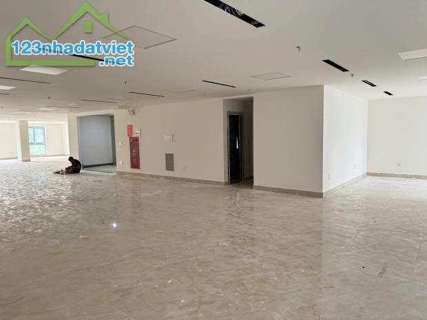 Văn Phòng cho thuê  120m2 Mặt Phố Giảng Võ, Đống Đa - 26 Triệu/Tháng. Có chỗ để Ô TÔ - 1