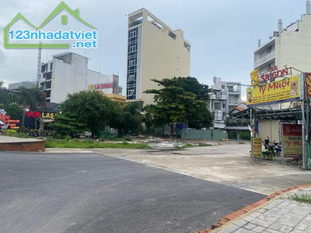 Đất Full Thổ, 1000m2, Giá 109 Tỷ, Đường Nguyễn Văn Linh, P Bình Thuận, Quận 7, Bán - 2