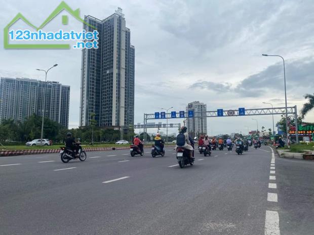 Đất Full Thổ, 1000m2, Giá 109 Tỷ, Đường Nguyễn Văn Linh, P Bình Thuận, Quận 7, Bán - 1