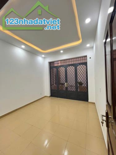 Bán nhà Lý Thường Kiệt P6 ngay Bắc Hải Tân Bình 43m2, HXH, 3 tầng, giá 4 tỷ TL - 2