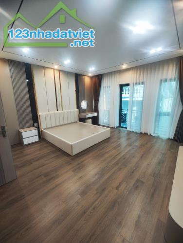 Độc! Nhà Nguyễn Văn Cừ góc mới tinh - Ô tô vào nhà - 60m2*5.1m, 6T thang máy - Kinh doanh - 2