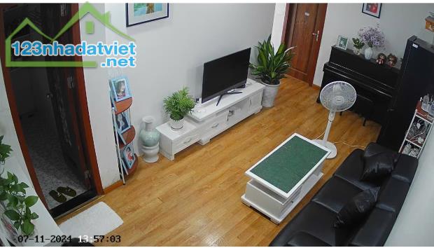 Bán căn hộ chung cư VP6 view đẹp ra hồ Linh Đàm
 Giá: 1.960 tỷ liên hệ 0987663865