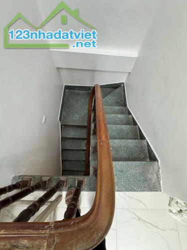 NHÀ PHỐ DƯƠNG VĂN BÉ, HBT CÁCH PHỐ 50M - NGÕ RỘNG THOÁNG - LÔ GÓC 3 THOÁNG CHỈ 2.5 TỶ - 1