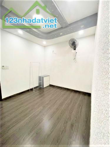 NHÀ LÊ VĂN SỸ QUẬN 3, HẺM DÂN TRÍ, DÒNG TIỀN 20TR/THÁNG, 30M 5 TẦNG 4PN 4WC, 5.5 TỶ TL - 1