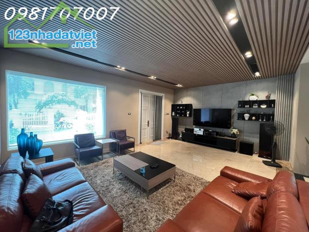 P/lô đấu giá Việt Hưng - mặt tiền 6m - vỉa hè rộng - ô tô tránh - kinh doanh - văn phòng - 4