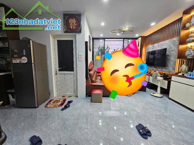 🍍B.Á.N NHÀ ĐỊNH CÔNG THƯỢNG - 100M* 7TẦNG*MT 6.8M - TIỆN ÍCH BẠT NGÀN, HƠN 18 TỶ, 0989384 - 5