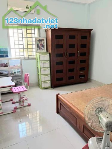 VỠ NỢ CẦN BÁN GẤP NHÀ HẺM ÔTÔ 55m²-2tỷ4(TL)Đ Tạ Quang Bửu,P3,Quận 8 sổ sẵn - 3