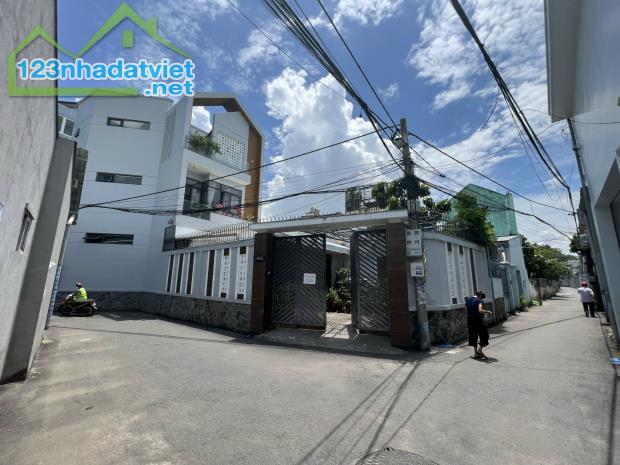 bán rẻ căn nhà cấp 4 thành phố vũng tàu, đường 30/4 hẻm ôtô DT: 137m² giá 4 tỷ - 2